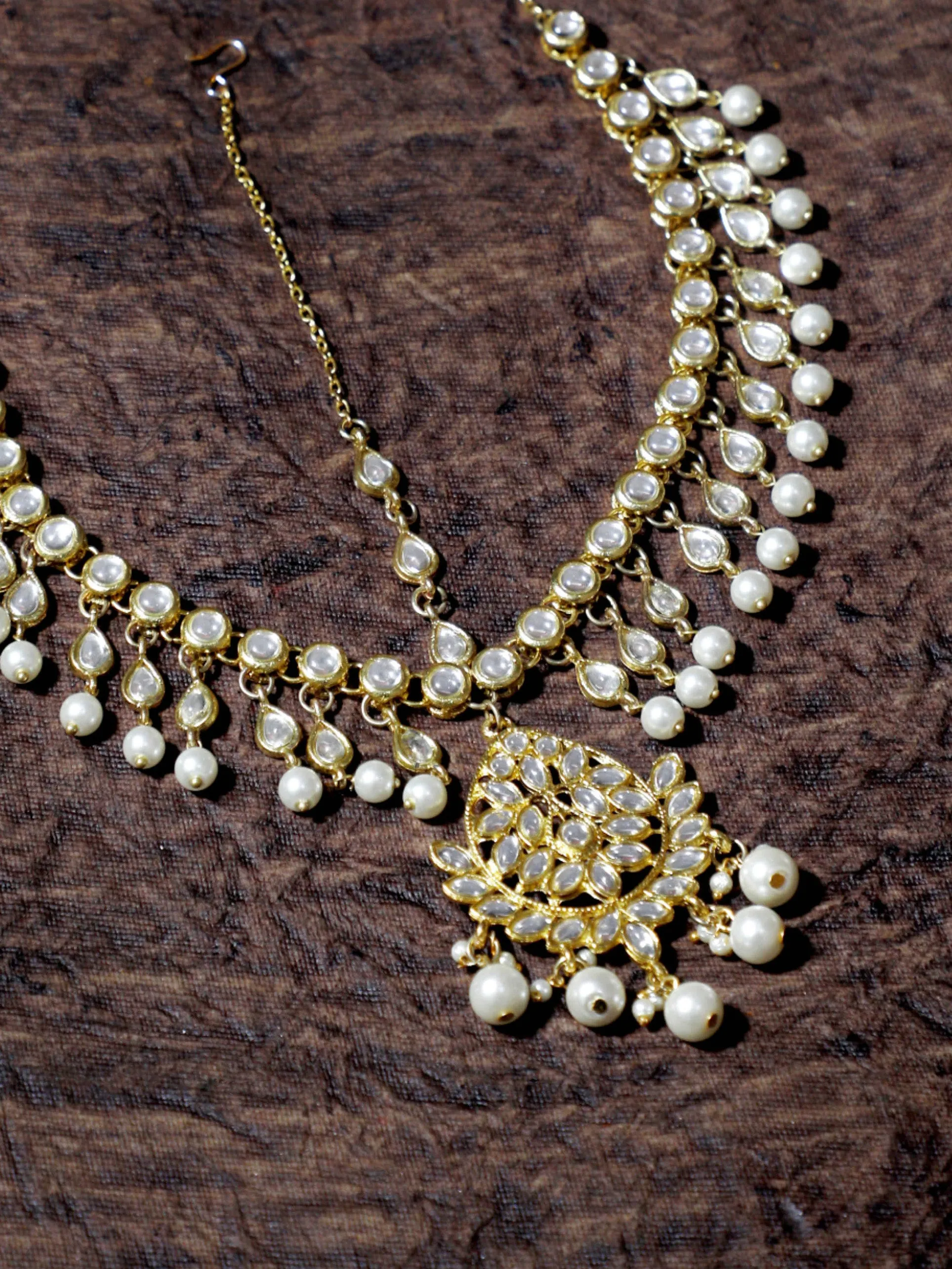 Gold-Tone Kundan Tassel Mathapatti with Pearl Detailing